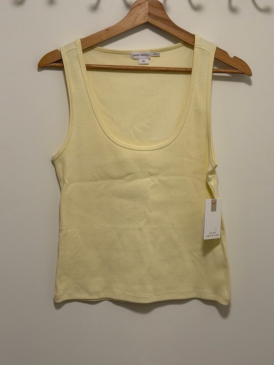 Good American Tops - Good American Pale Yellow Ribbed Scoop Tank NWT size XL